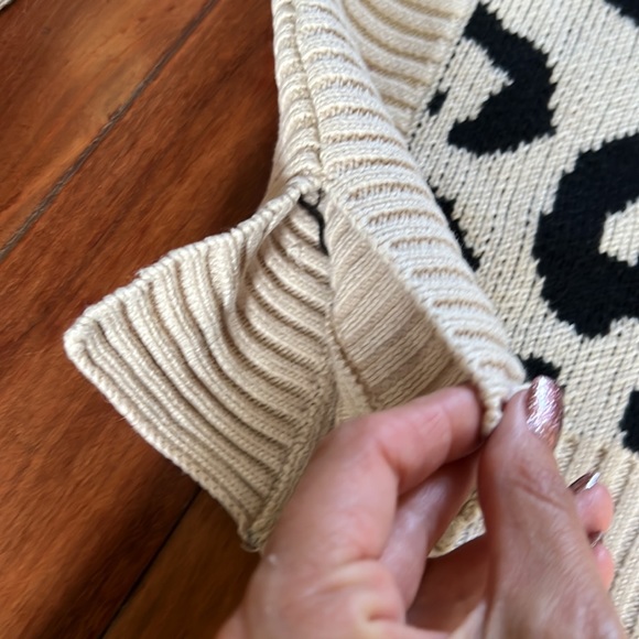 Size medium cheetah print sweater from nine W. - Picture 2 of 4